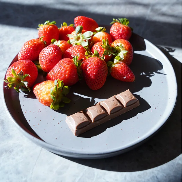 Fresh strawberries with chocolate